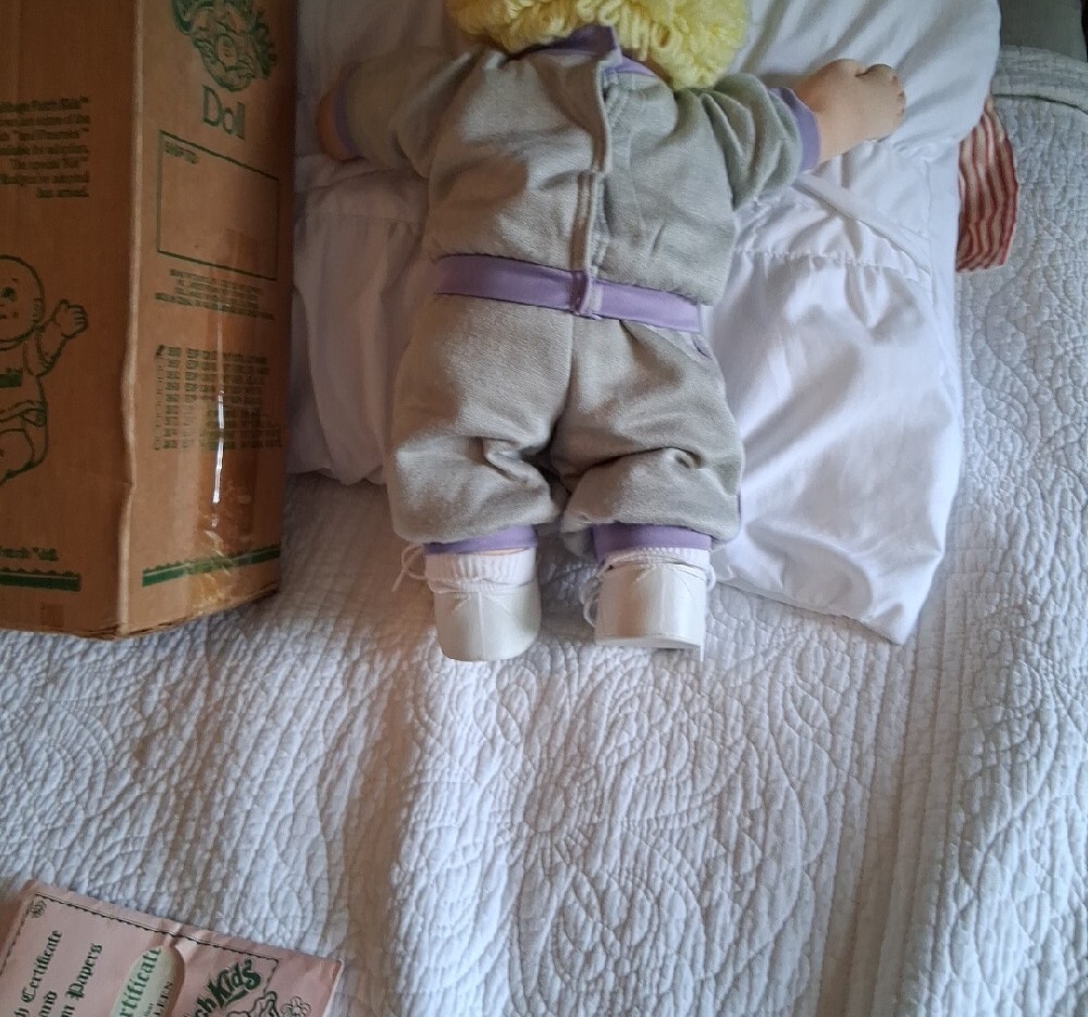 1984 Cabbage Patch ,Blonde Hair Plush Baby Doll with Pacifier - Cream & Lavender - Picture 6 of 8